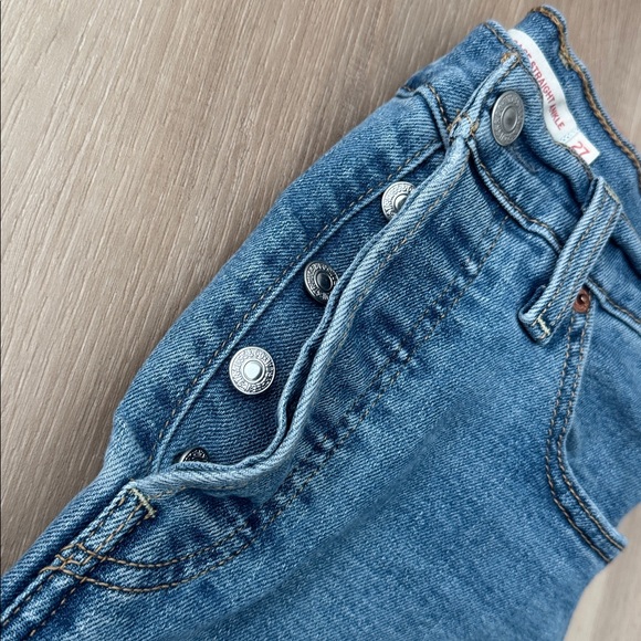 Levi’s - Ribcage Straight Ankle Jeans - Picture 4 of 9